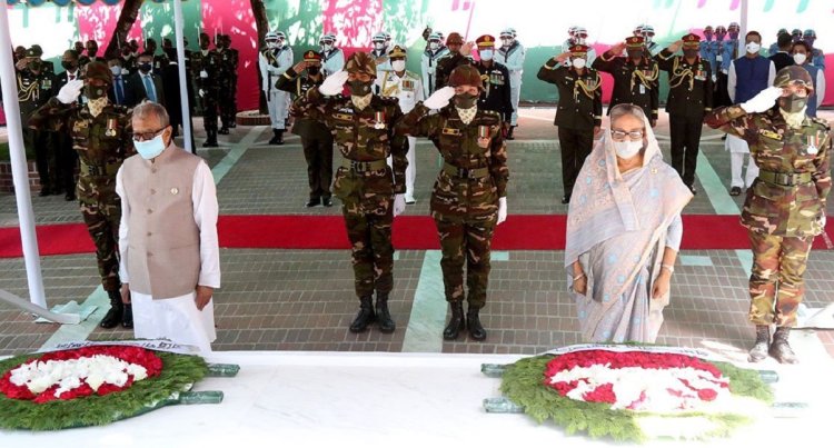 টুঙ্গিপাড়ায় বঙ্গবন্ধুর প্রতি রাষ্ট্রপতি ও প্রধানমন্ত্রীর শ্রদ্ধা।