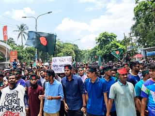 কোটা সংস্কারের দাবিতে ঢাকা বিশ্ববিদ্যালয় থেকে বঙ্গভবন অভিমুখে গণপদযাত্রা শুরু