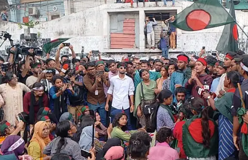 কোটা সংস্কার : রাষ্ট্রপতি বরাবর স্মারকলিপি : ২৪ ঘণ্টার মধ্যে দৃশ্যমান পদক্ষেপ দেখতে চান আন্দোলনকারীরা