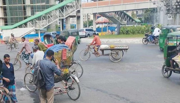 সারাদেশে চলছে কমপ্লিট শাটডাউন : হাসপাতাল ও জরুরি সেবা ছাড়া সব বন্ধ