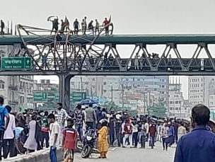 ঢাকা-চট্টগ্রাম মহাসড়কে আন্দোলনকারীদের অবস্থান : যান চলাচল বন্ধ