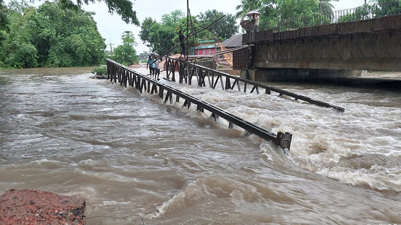 বৃষ্টি, নদীর পানি আর পাহাড়ি ঢলে ডুবছে জনপদ