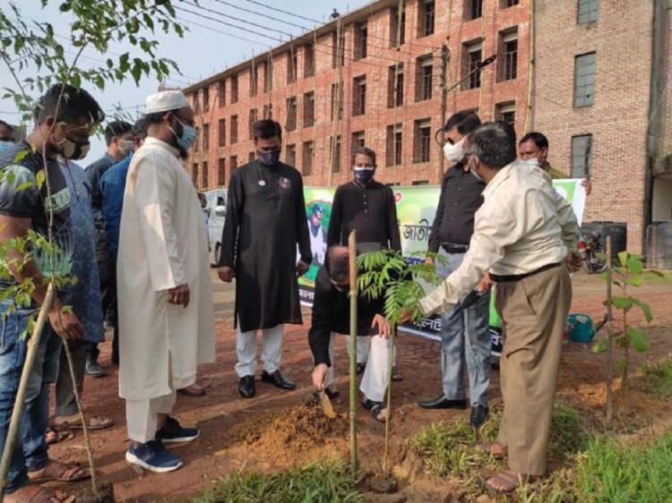 ১৫ আগস্ট উপলক্ষে শাহজালাল বিশ্ববিদ্যালয়ে বৃক্ষরোপণ