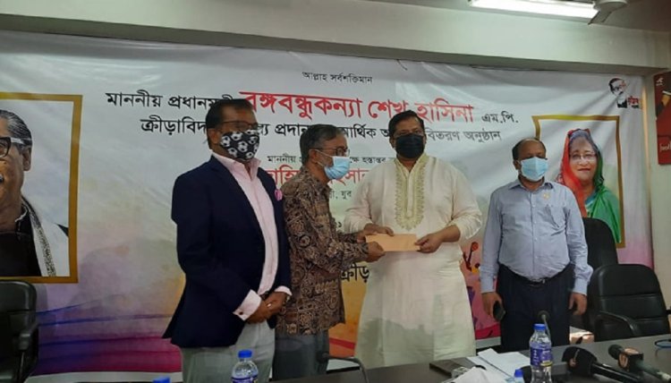 ক্রীড়াবিদদের ১ কোটি ১০ লাখ টাকা ও ফ্ল্যাট বরাদ্দ দিলেন প্রধানমন্ত্রী