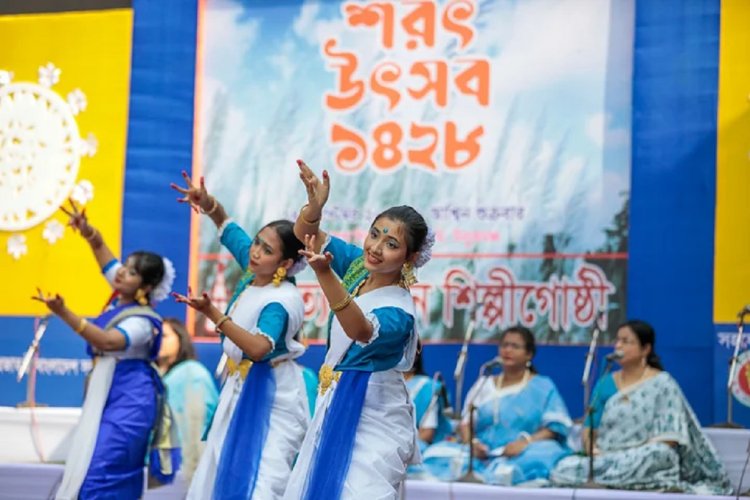 শহুরে ইটের ফাঁকে এক টুকরো প্রশান্তি শরৎ উৎসব