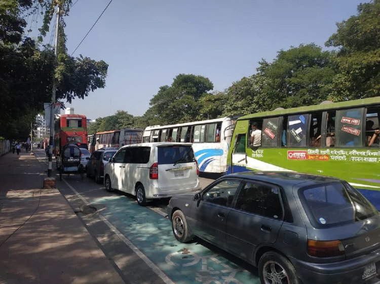 ‘এক রাইতে গ্যাসের গাড়ি ত্যালের হইয়া গ্যালো’