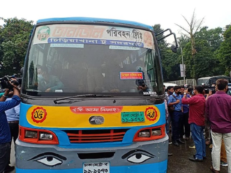 মানিক মিয়া অ্যাভিনিউতে সাটানো হলো স্টিকার, করা হলো জরিমানা