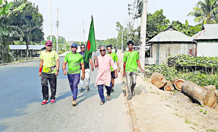 স্বাধীনতা ও বিজয়ের সুবর্ণ জয়ন্তীতে ৫০ কিলোমিটার হাঁটলেন বীর মুক্তিযোদ্ধা বিমল পাল।