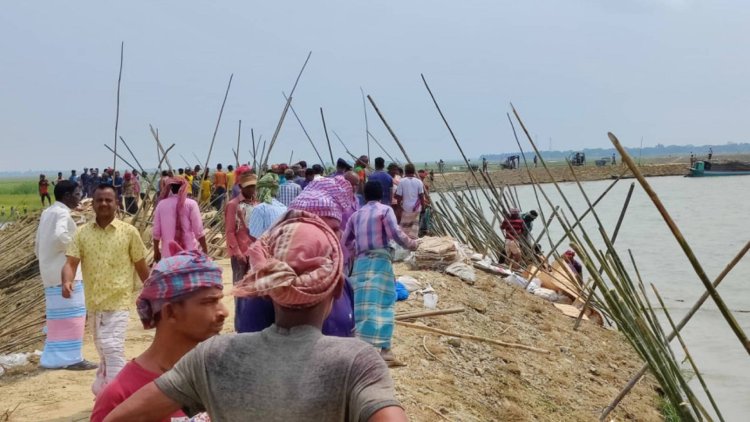 ধনু নদীর বাঁধে আবারও ধস। হুমকিতে হাজারো একর জমির বোরো ধান।