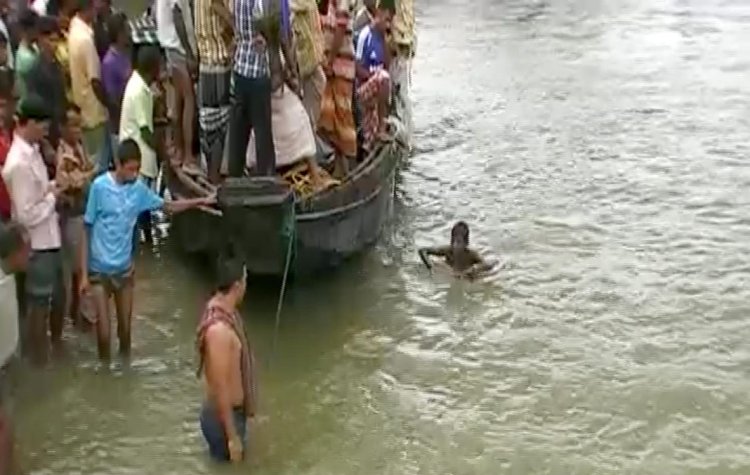 সুনামগঞ্জে পাথর বোঝাই নৌকা ডুবিতে নিখোঁজ দুই শ্রমিকের লাশ উদ্ধার।