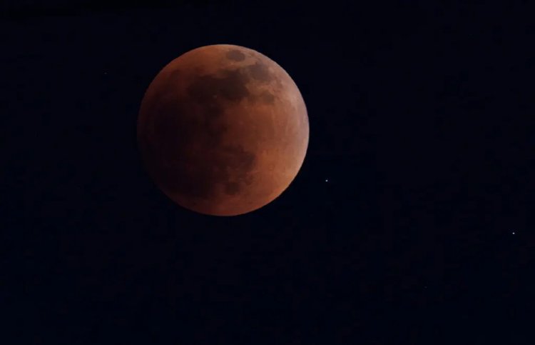 A Total Lunar Eclipse in Prime-Time.